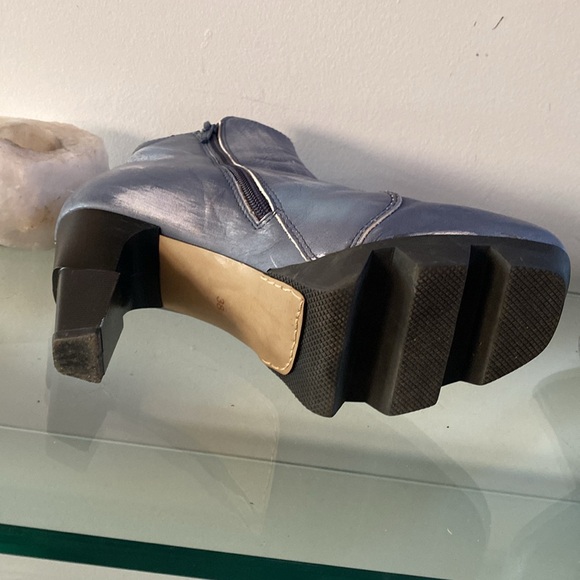 Like Smug Prophecy Boots - Picture 8 of 9